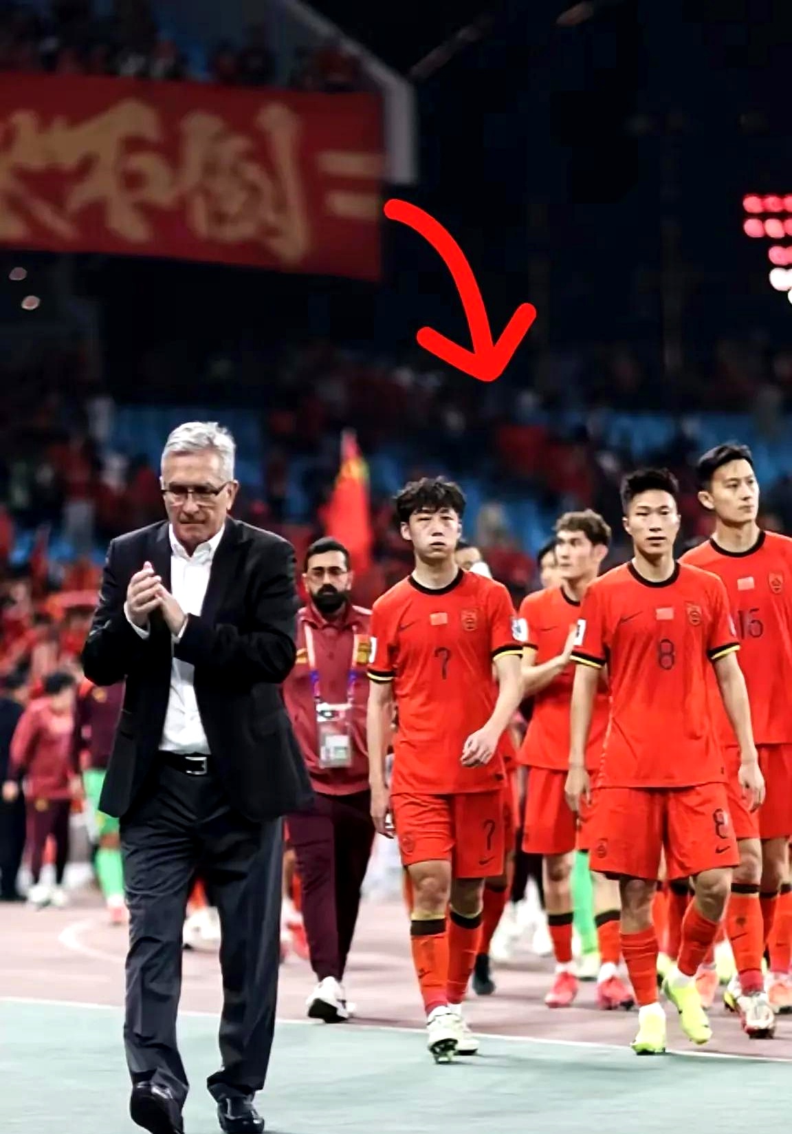 开云足总杯赛后走向成谜，本菲卡豪取连胜，引发热议，资深球员宣示担当的简单介绍