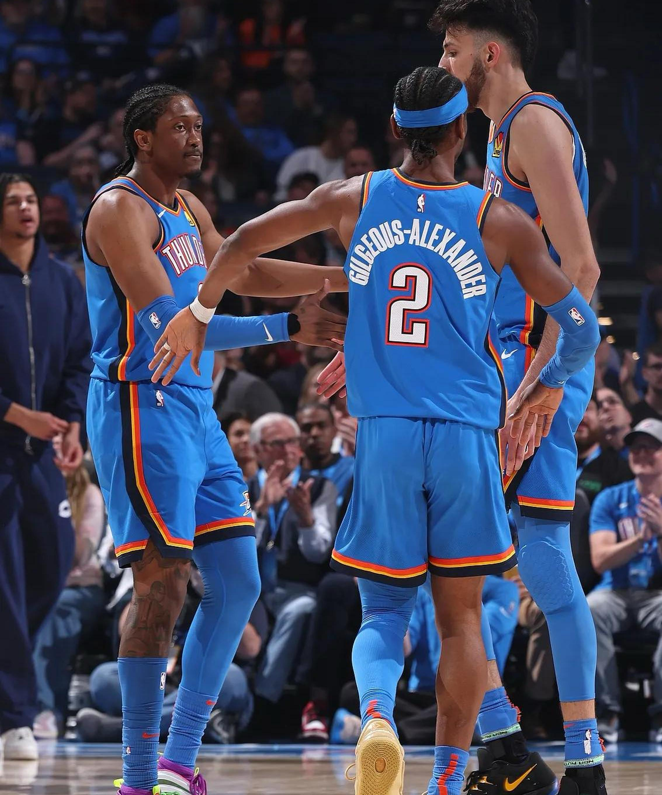 包含俄克拉荷马雷霆迎CBA季后赛关键赛；关键时刻复出首秀；底气十足；阵容厚度经受考验的词条