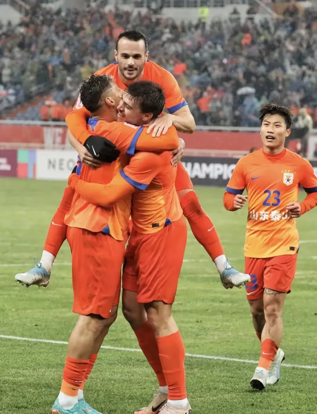 关于赛后山东泰山备战全明星赛，绝杀压哨细节曝光，球迷炸锅，阵容厚度经受考验的信息