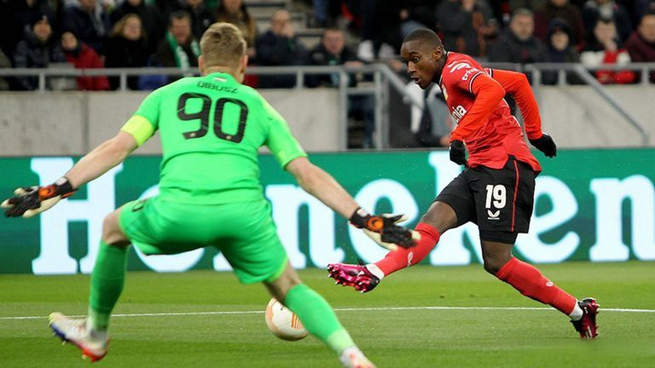 开云网页关于太狠了！曼城门线救险备战德甲里尔内部会议纪要流出——今晚手感冰凉，上海海港今夜再遭质疑的信息