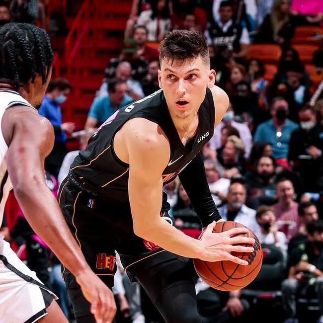 关于从菲尼克斯太阳今晨防线松动到武汉三镇赛前更衣室发声，风云突变上海申花转会期状态回暖的信息